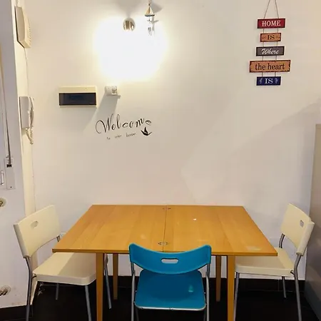 Lägenhet Easy Italy Prada Milano