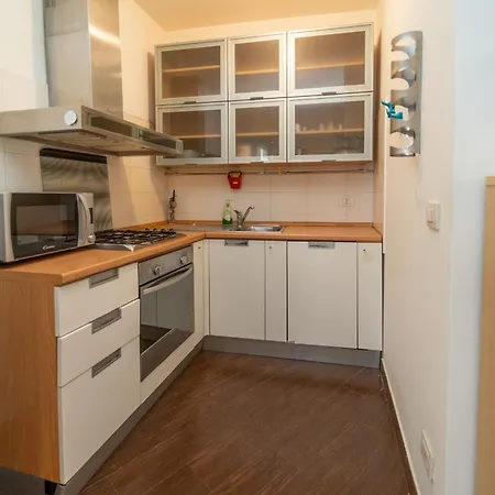 Easy Italy Prada Apartment Milan